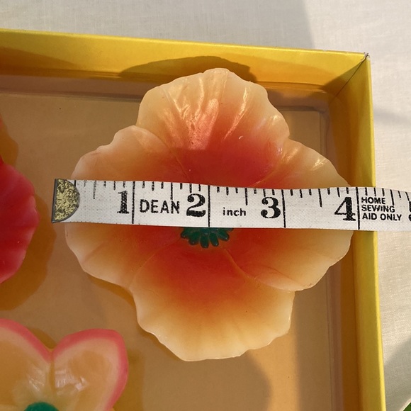 Crate&Barrel flower floating candles New in box - Picture 6 of 16